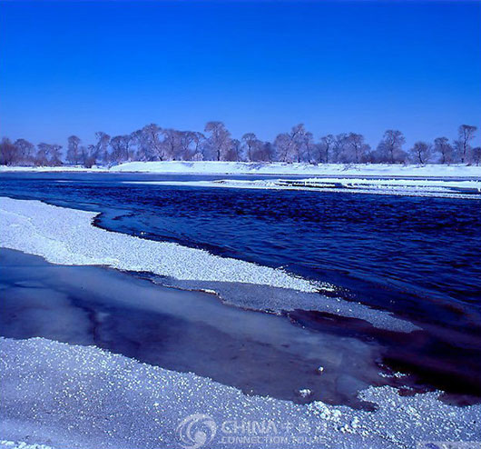 Harbin Songhua River in winter, Harbin Attractions, Harbin Travel Guide