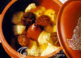 Steamed Pot Chicken, Jinghong Restaurants, Jinghong Travel Guide