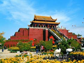 Dragon Pavilion - Kaifeng Travel Guide
