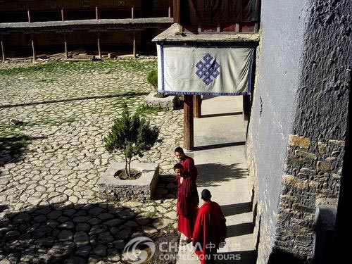 Courtyard of Shalu Monastery, Tibet Travel Guide
