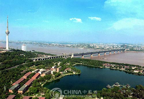Wuhan Yangtze River Bridge - Wuhan Travel Guide